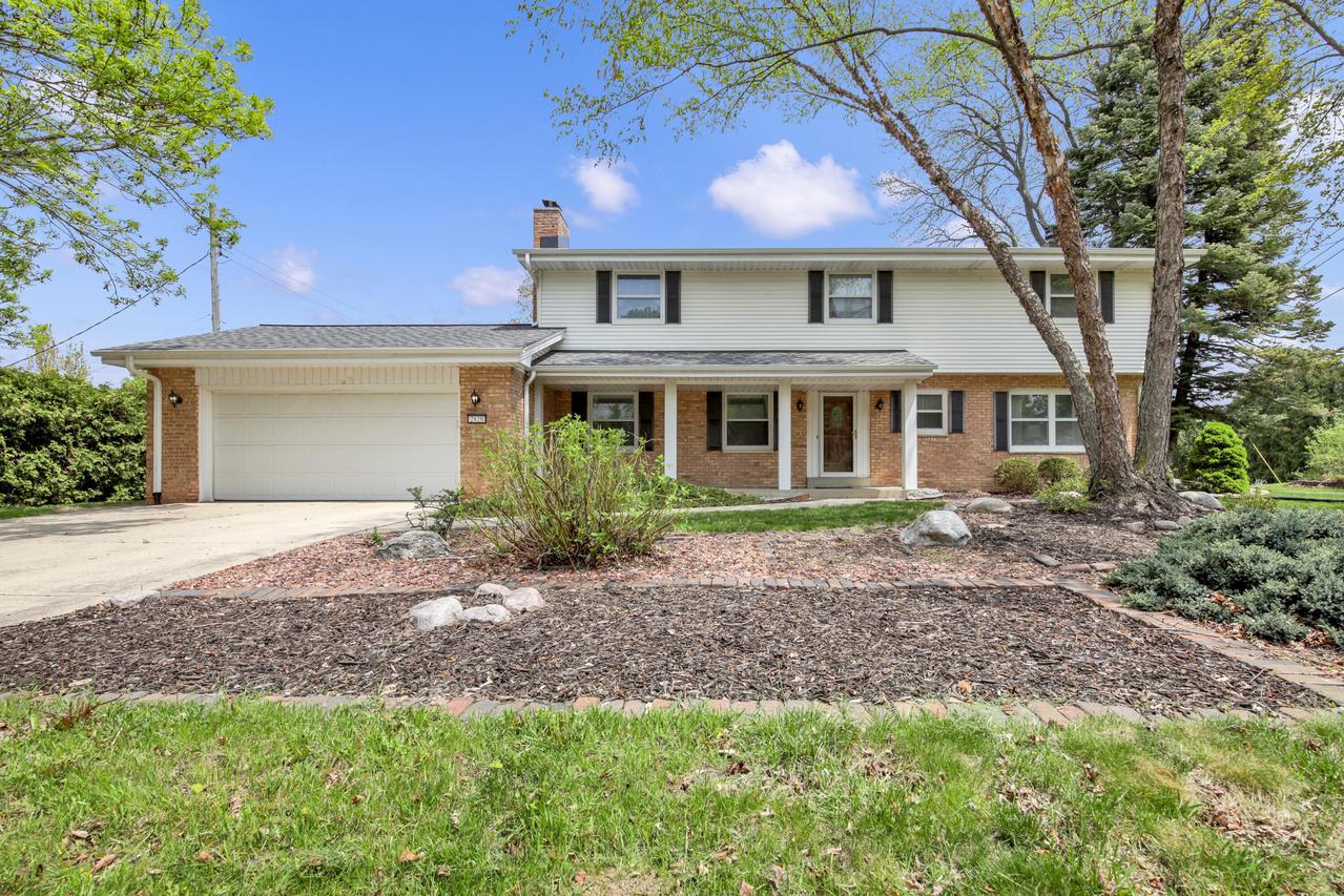 2820 N Park Dr, Wauwatosa, WI 53222