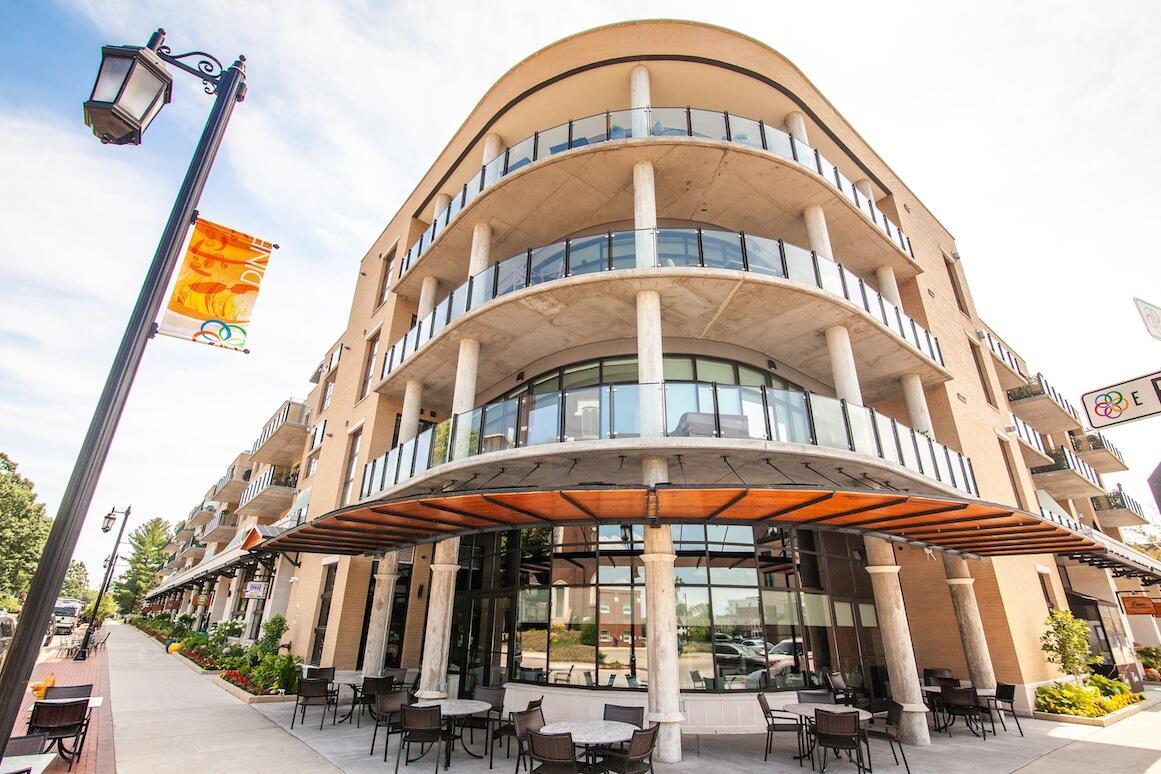 215 E Pleasant St #201, Oconomowoc, WI 53066