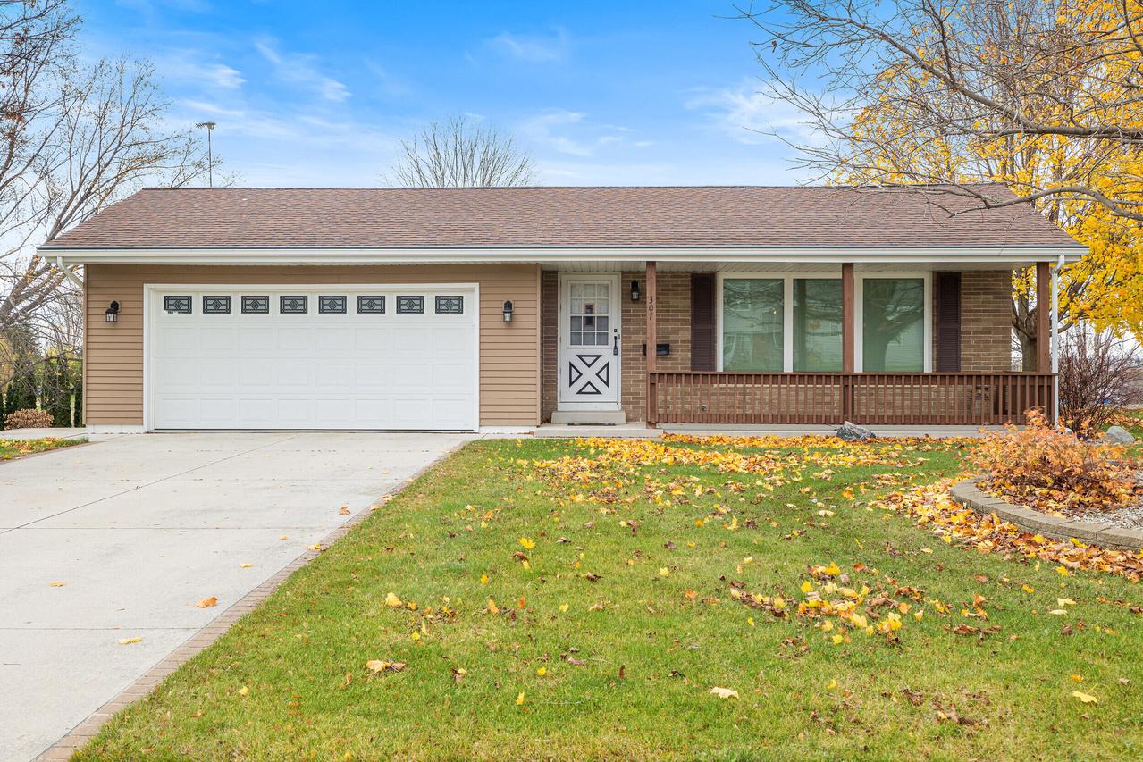 307 S Lincoln Dr, Howards Grove, WI 53083