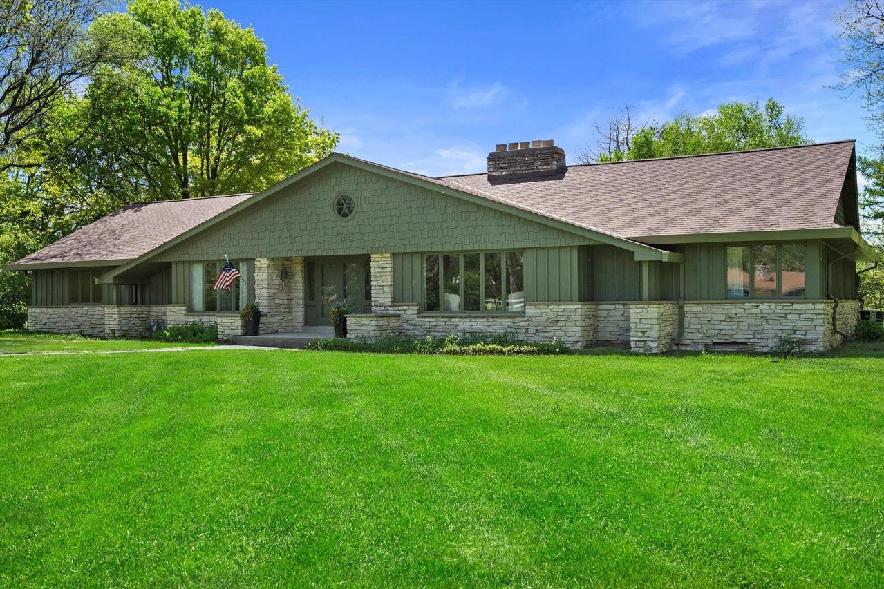 9011 W Meadow Ln, Franklin, WI 53132