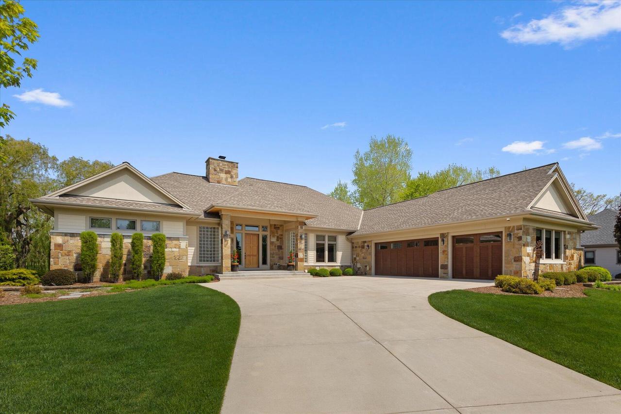7216 W Fox Haven, Franklin, WI 53132