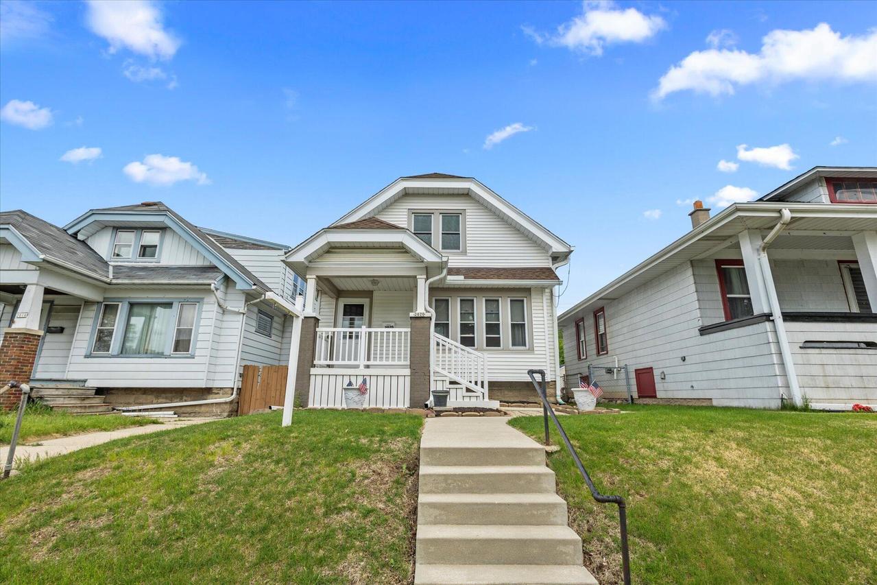 2020 S 76th St, West Allis, WI 53219