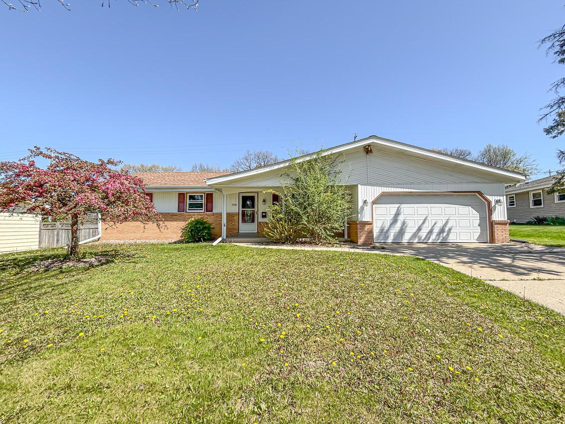 5208 Raven Dr, Greendale, WI 53129