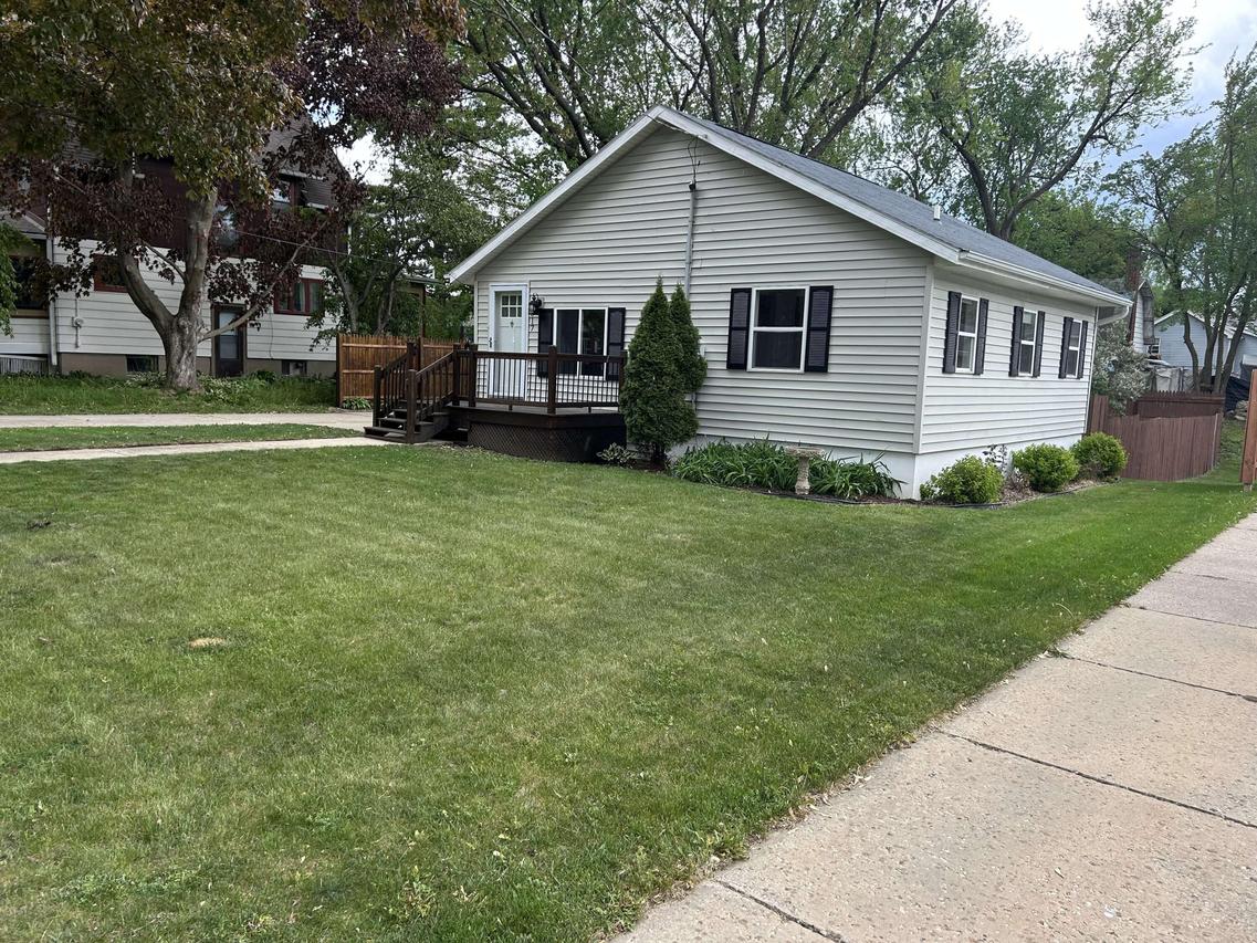 817 Van Buren St, Fort Atkinson, WI 53538