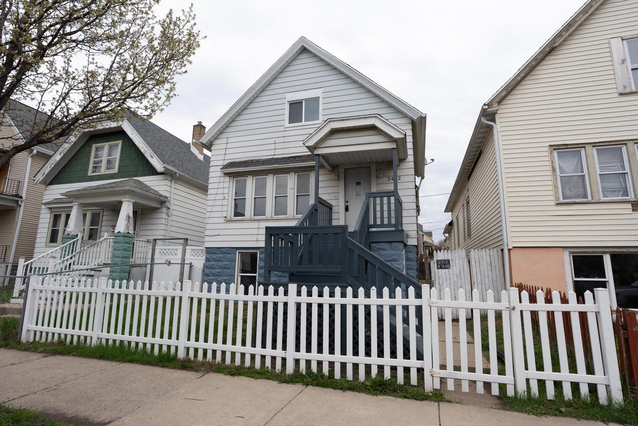 2462 S 9th St, Milwaukee, WI 53215