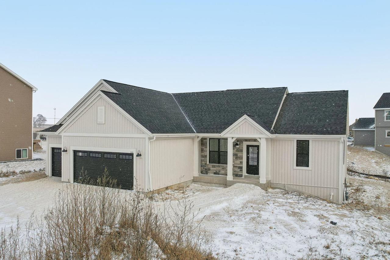660 Lambert Dr, Slinger, WI 53086