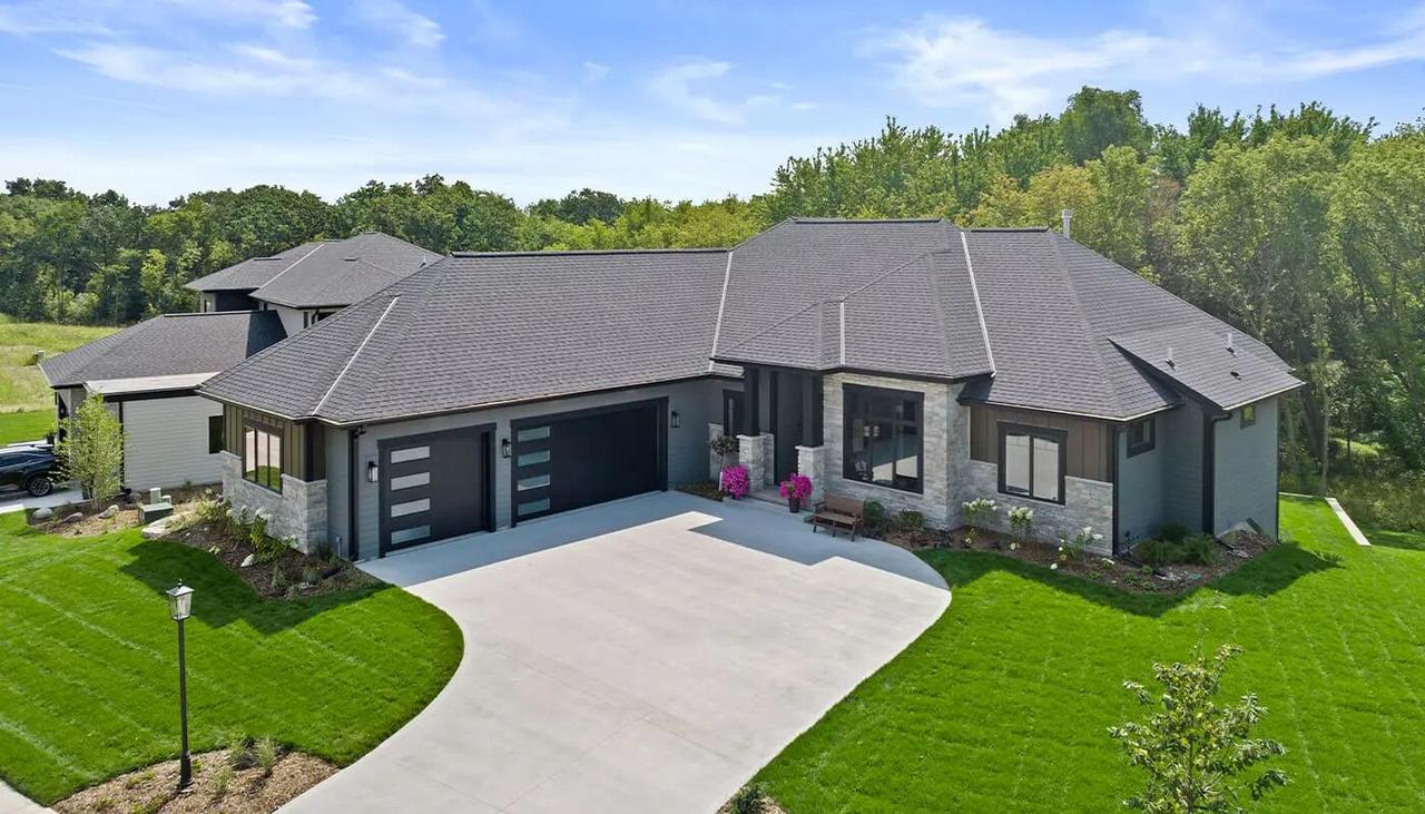 N55W25295 Crescent Hill, Sussex, WI 53089