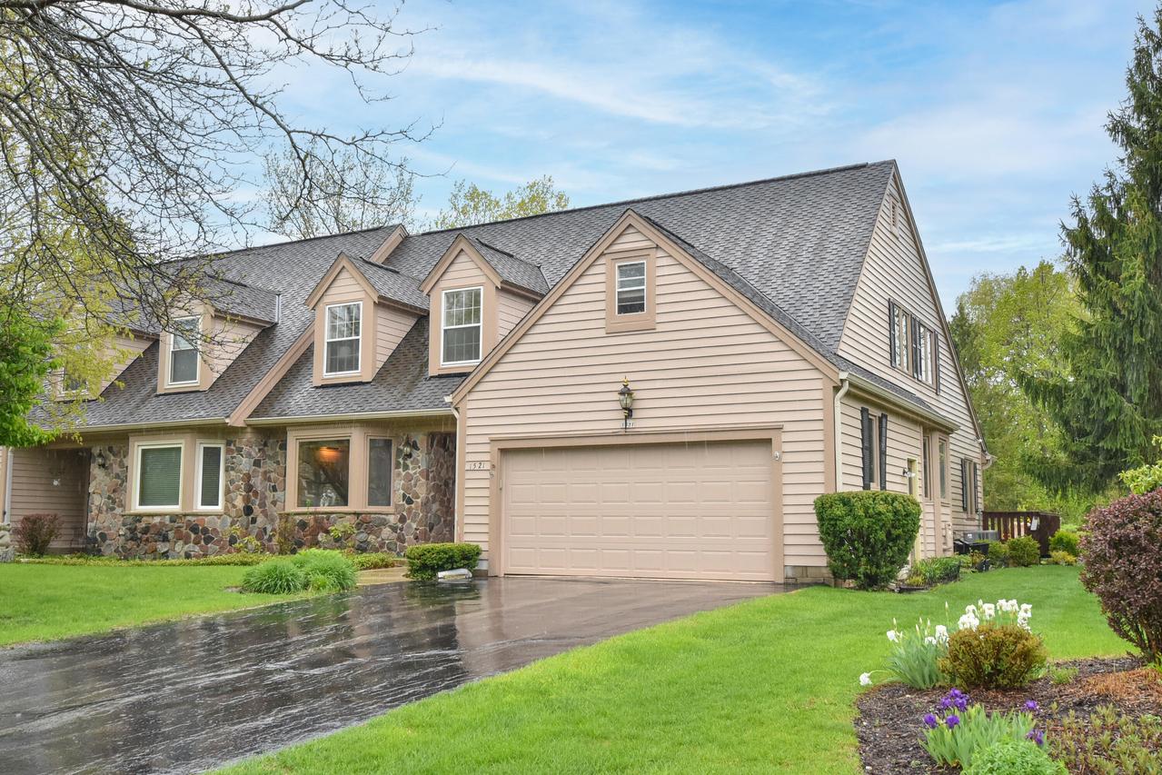 1521 W Eastbrook Dr, Mequon, WI 53092
