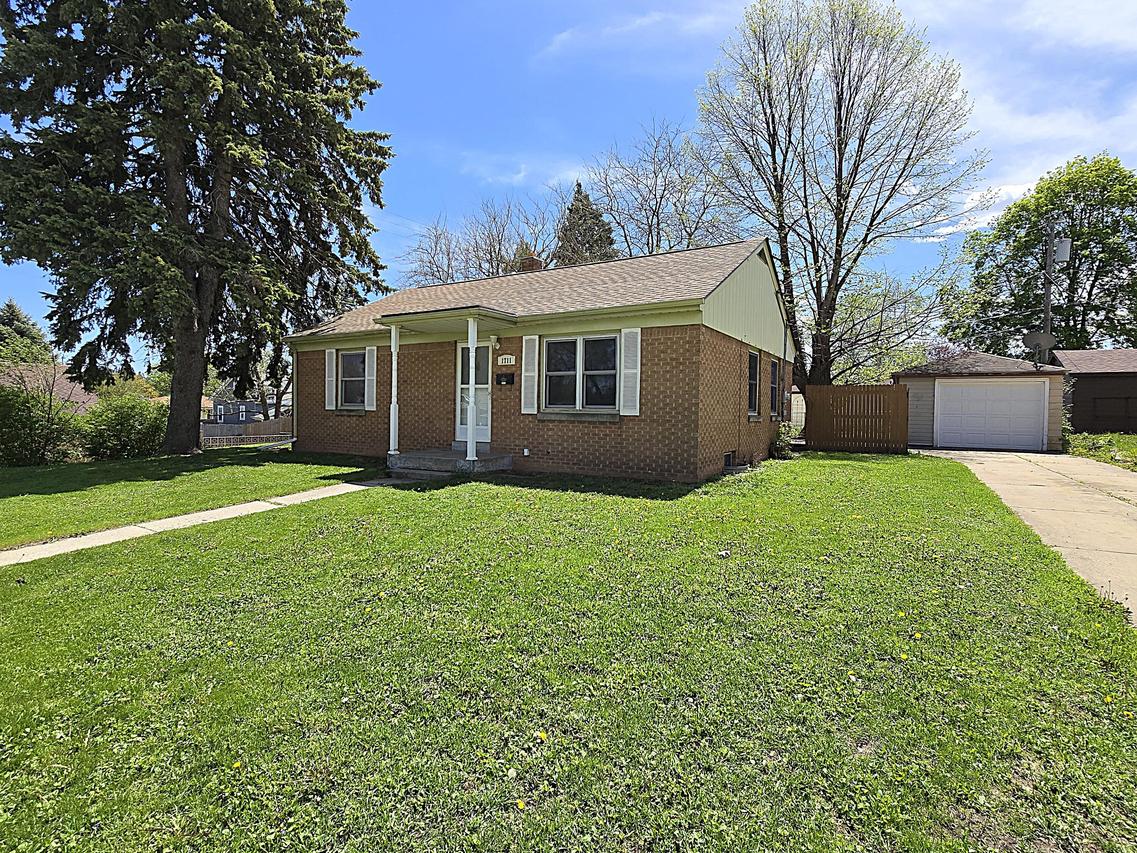 1711 Missouri Ave, South Milwaukee, WI 53172