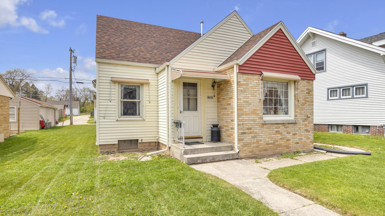 1612 S 17th St, Sheboygan, WI 53081