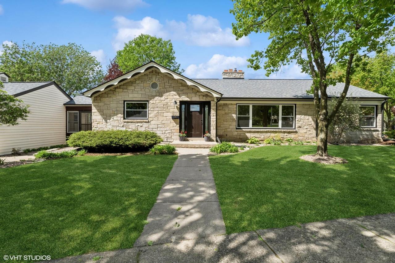 7508 Wellauer Dr, Wauwatosa, WI 53213
