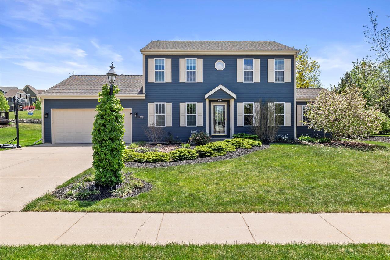 4024 Oakmont Trl, Waukesha, WI 53188