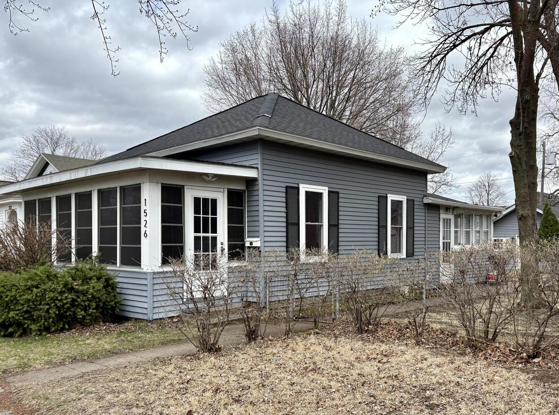 1526 Charles St, La Crosse, WI 54601