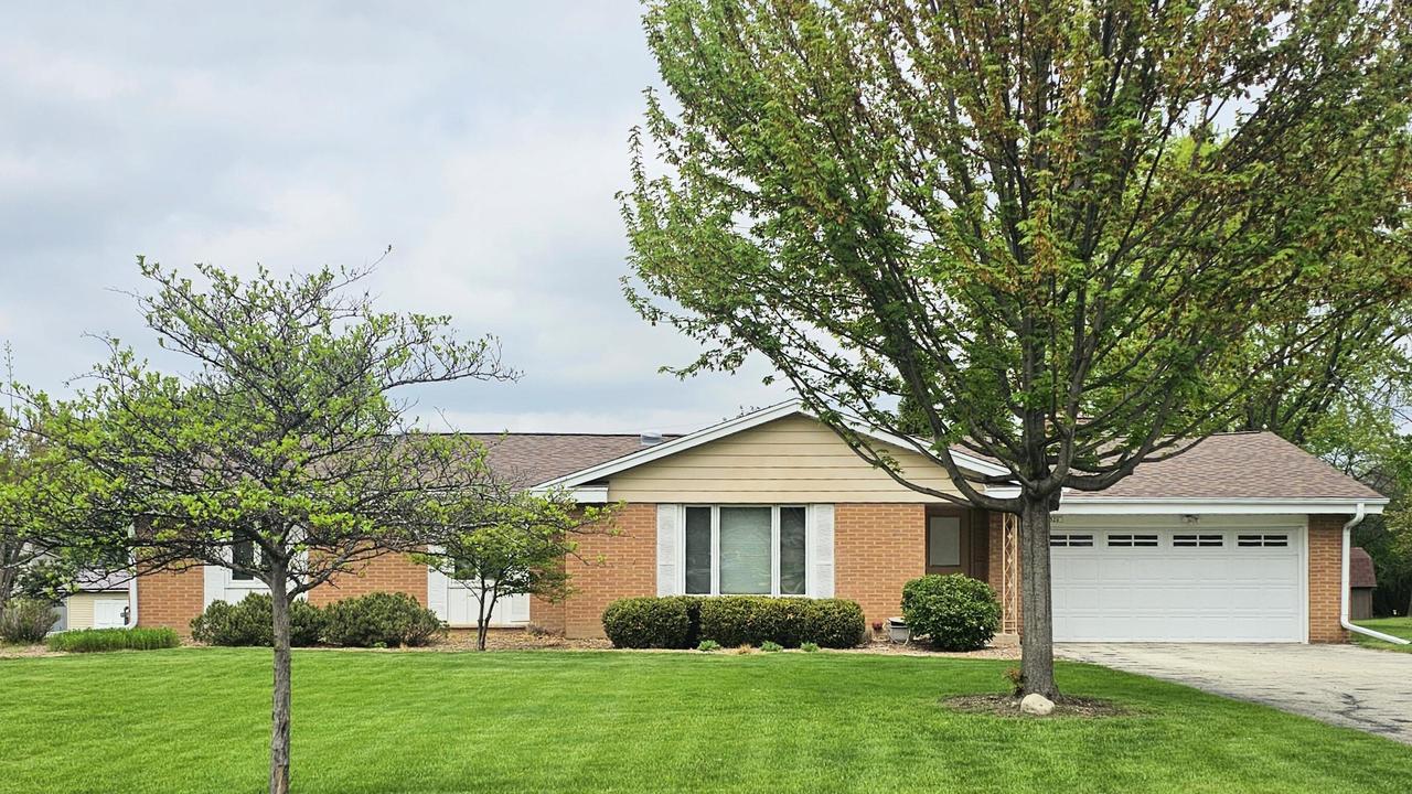 18520 San Fernando Dr, Brookfield, WI 53045