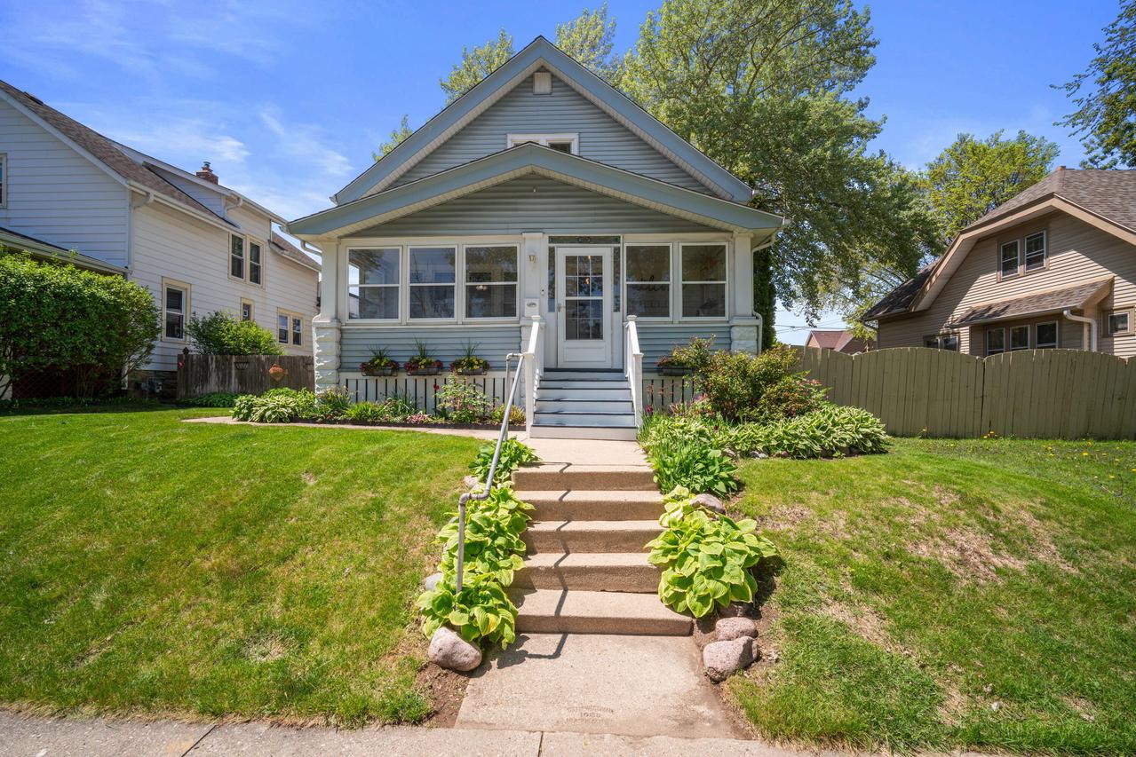 1557 S 78th St, West Allis, WI 53214