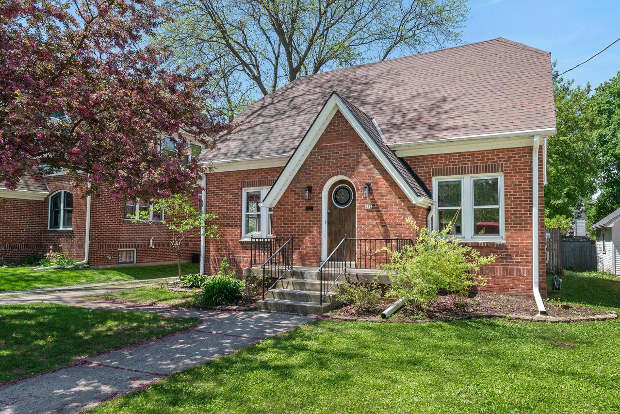 322 S 9th Ave, West Bend, WI 53095