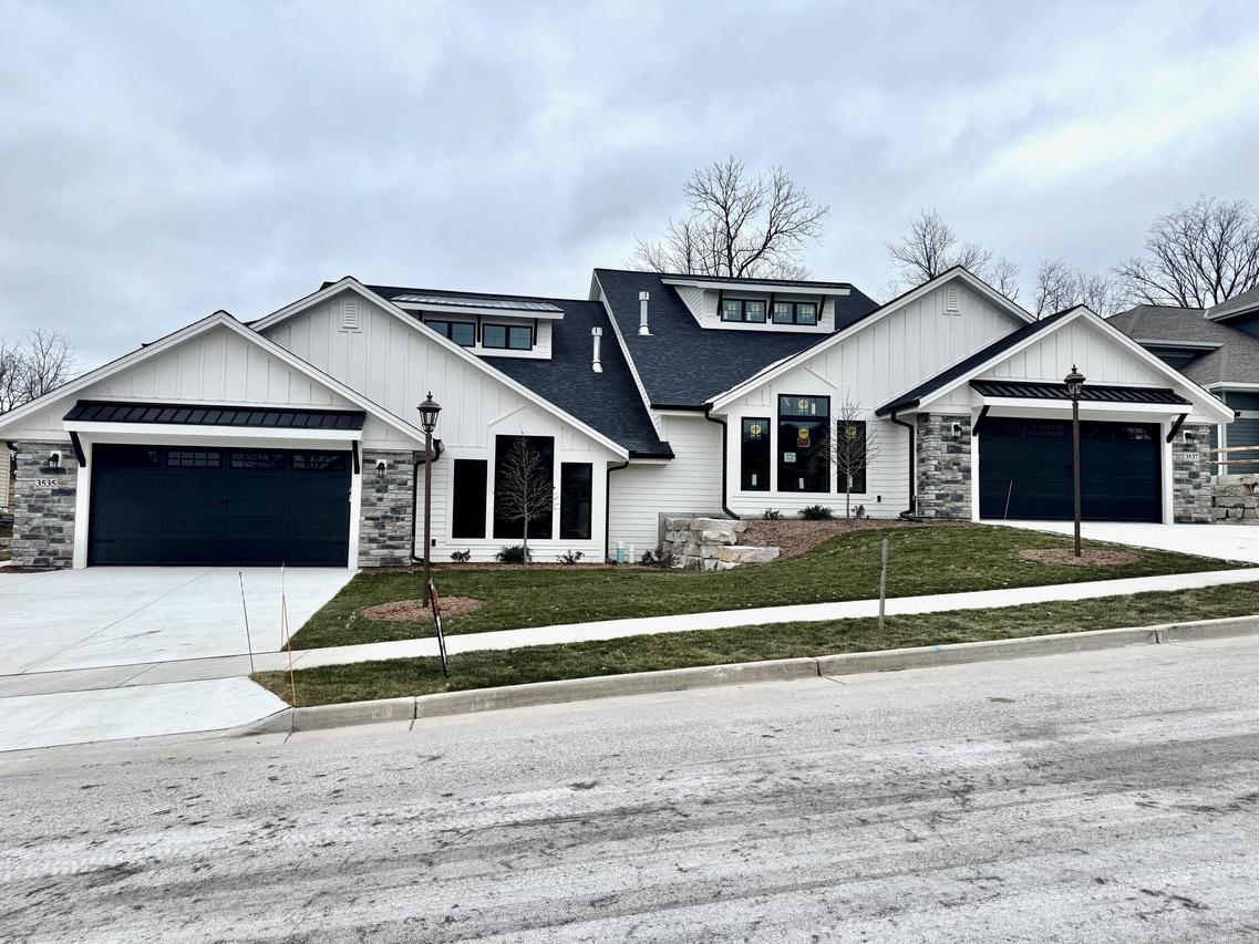 3537 Hawthorn Hill, Waukesha, WI 53188