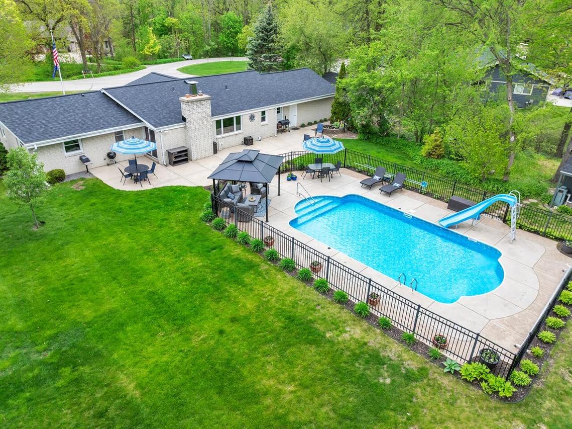4619 Stonebridge Dr, Caledonia, WI 53404