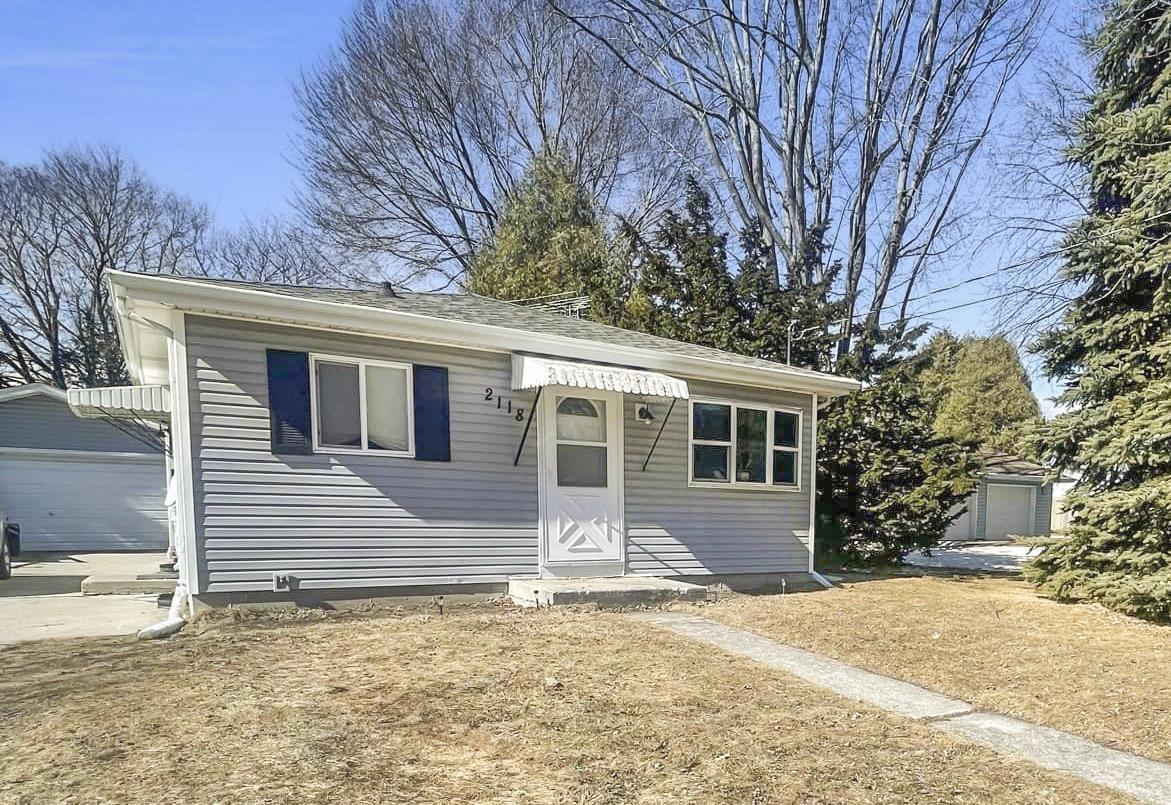 2118 S 15th St, Manitowoc, WI 54220