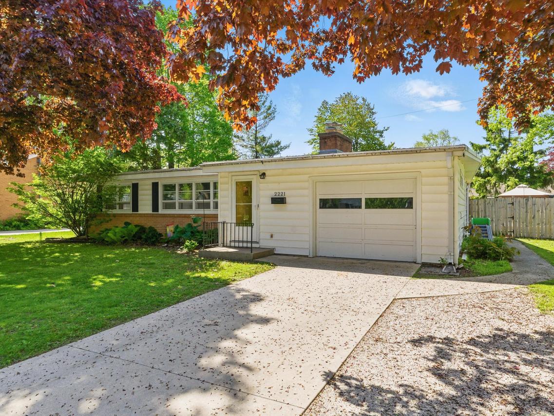 2221 Rheaume Rd, Manitowoc, WI 54220