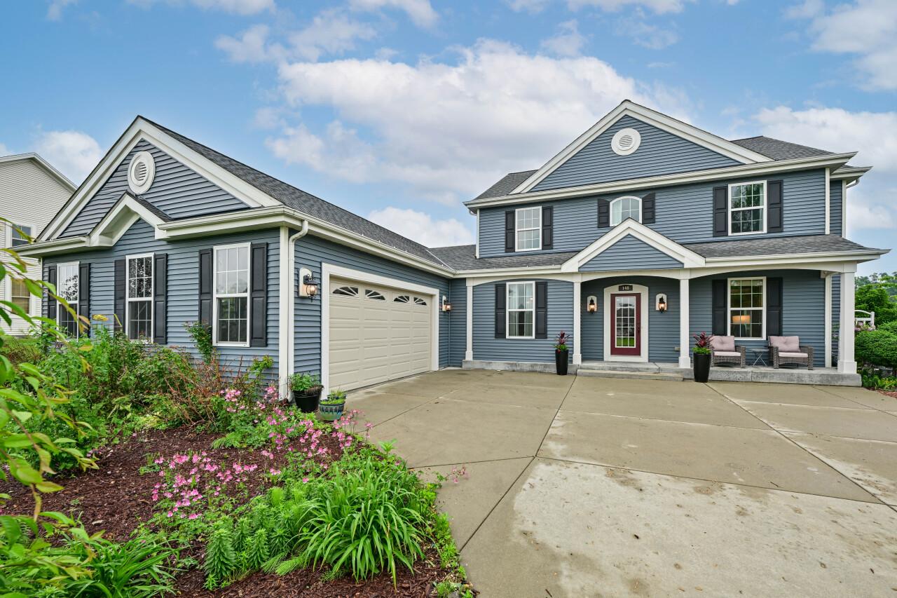 148 Arnold Ct, Dousman, WI 53118
