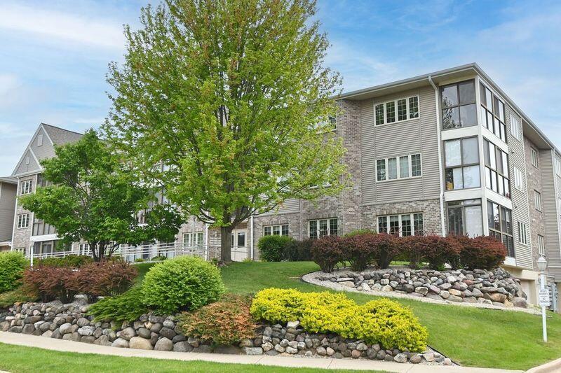 2142 Chateau Ct #308-2, Grafton, WI 53024