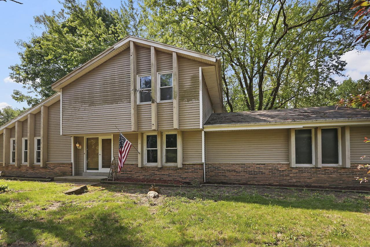 N7094 Evergreen Ln, Sugar Creek, WI 53121