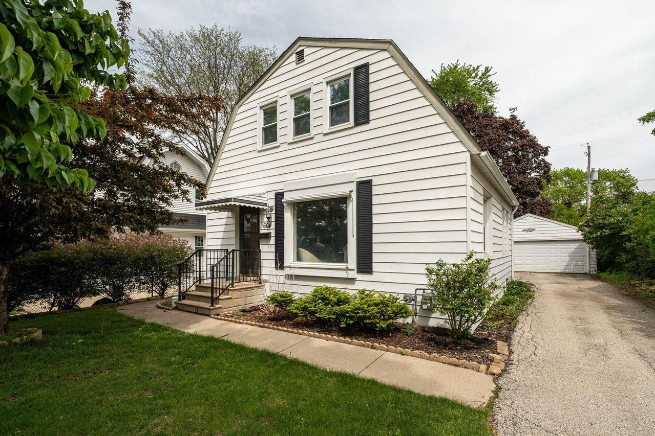 604 N 99th St, Wauwatosa, WI 53226