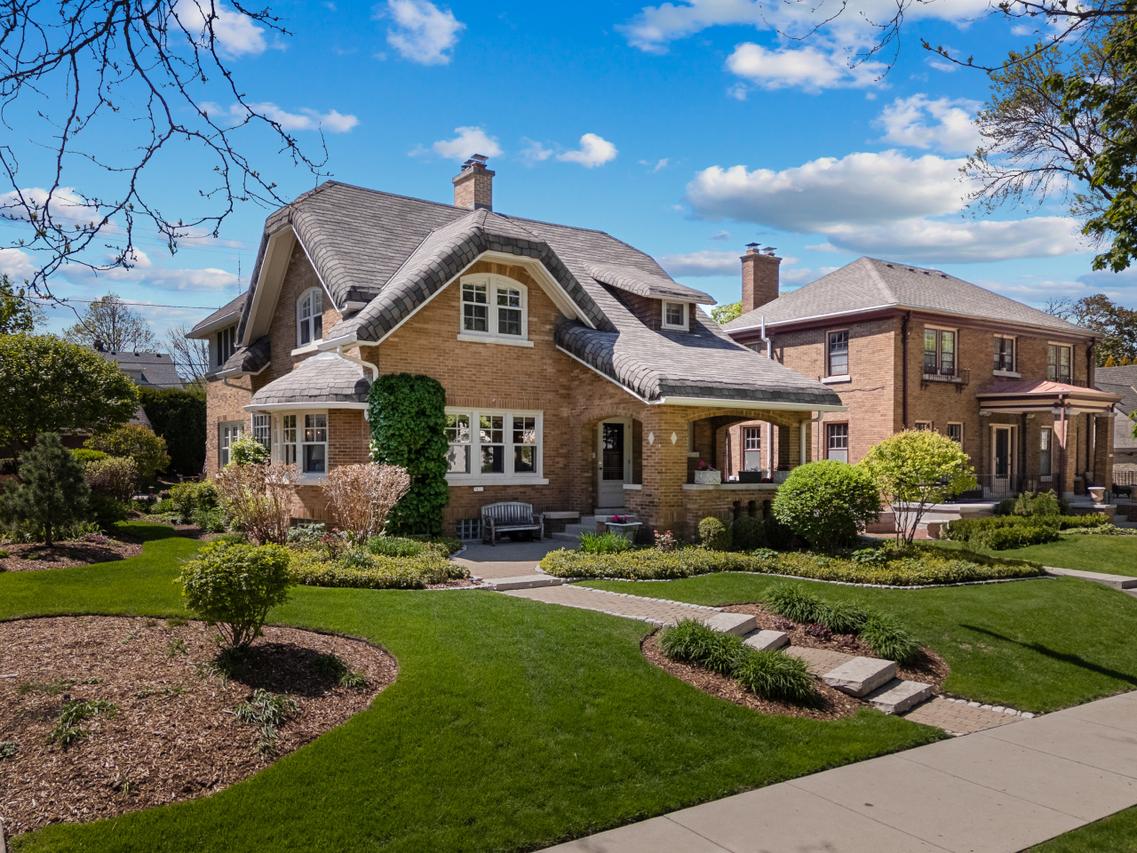 3833 N Prospect Ave, Shorewood, WI 53211