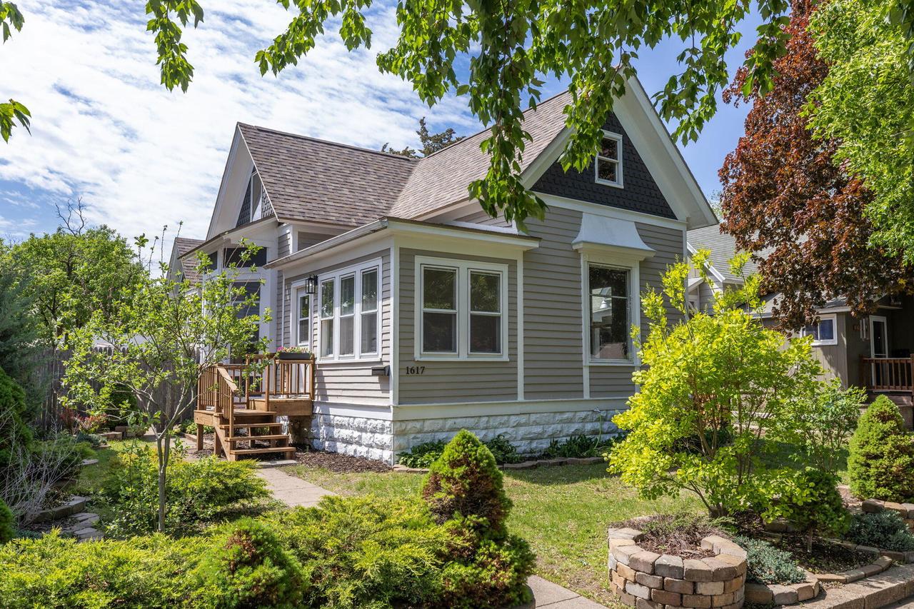 1617 Loomis St, La Crosse, WI 54603