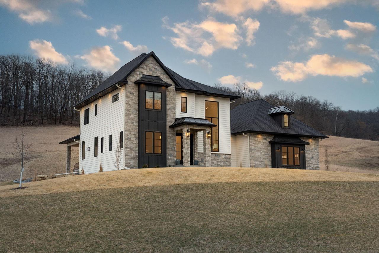 N6342 Wildwood Valley, Onalaska, WI 54636