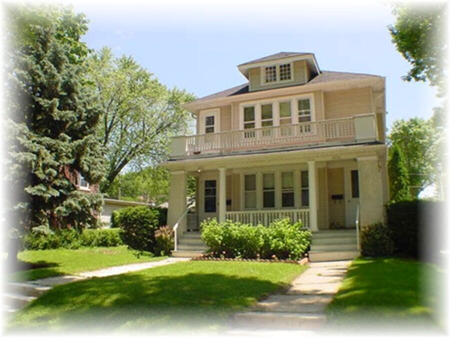 4800 N Bartlett Ave #4802, Whitefish Bay, WI 53217