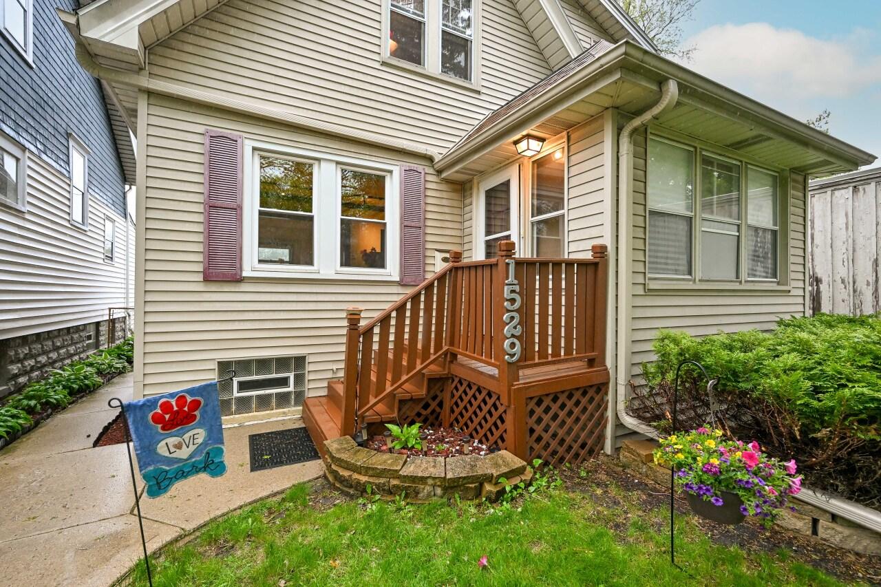 1529 S 81st St, West Allis, WI 53214