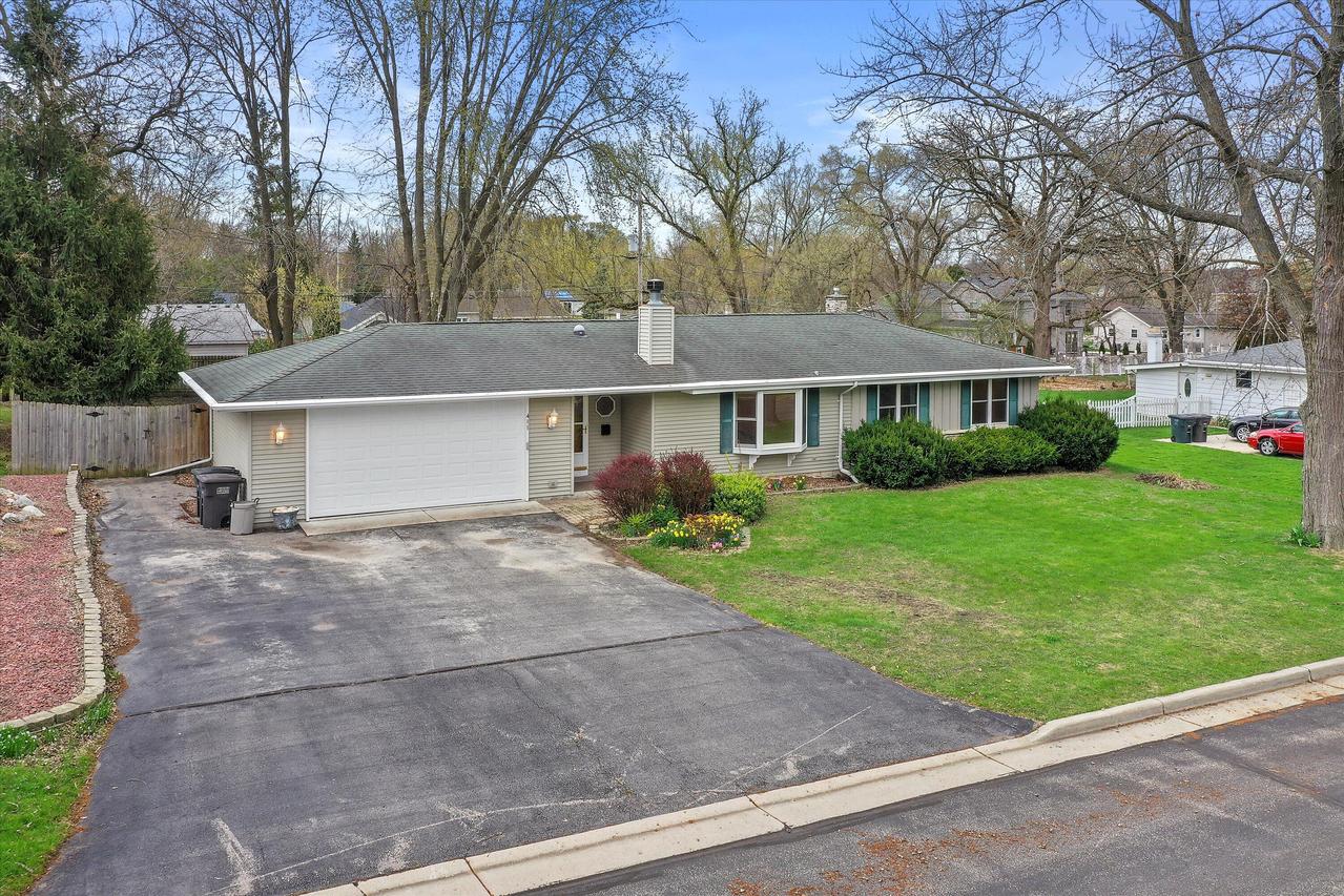 411 Henry St, Mukwonago, WI 53149