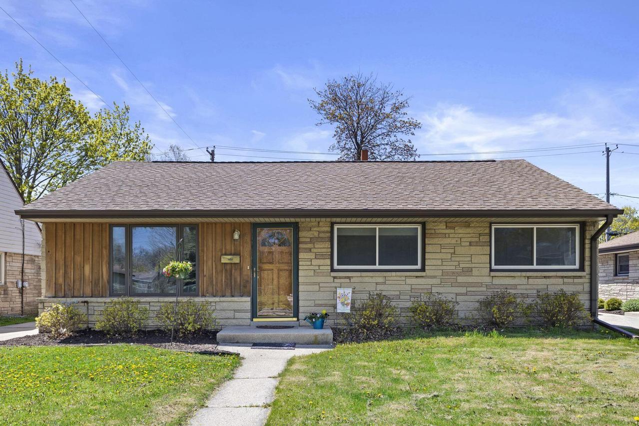 4415 S 5th St, Milwaukee, WI 53207