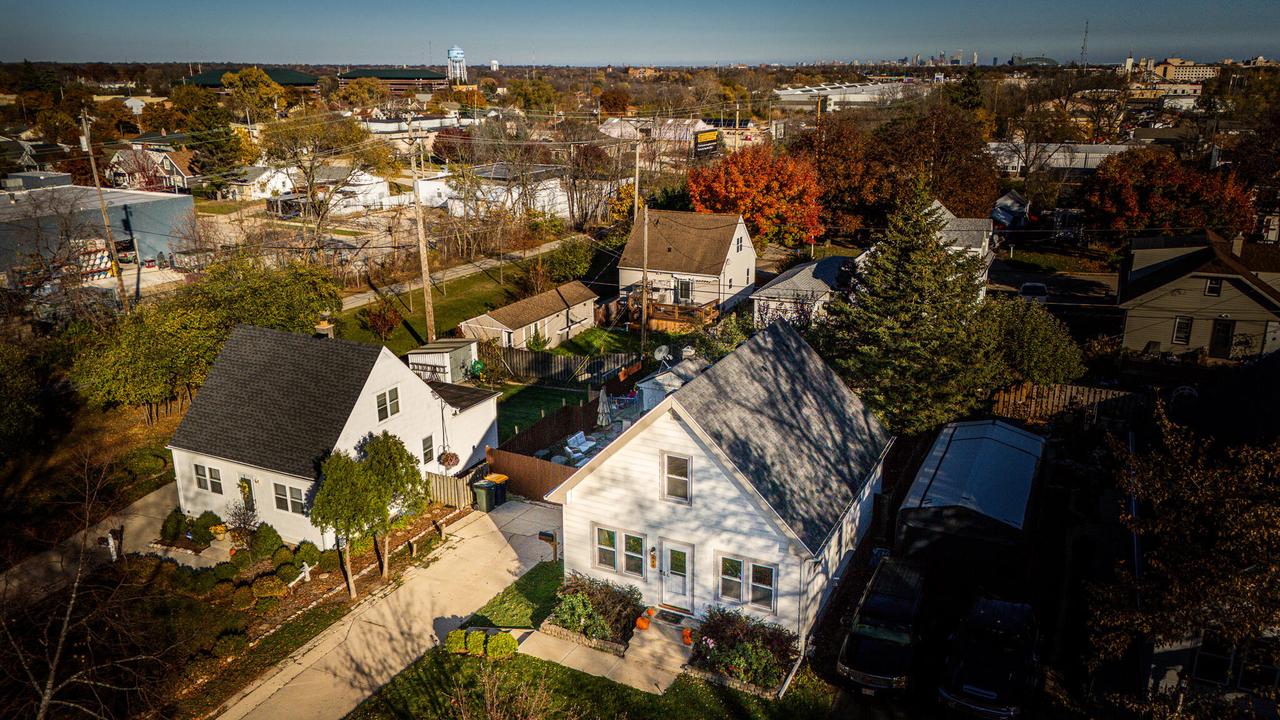 644 S 94th St, West Allis, WI 53214