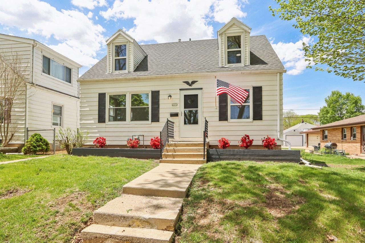 2373 S 62nd St, West Allis, WI 53219
