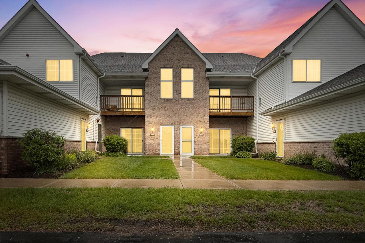 14878 W Arrowhead Ln, New Berlin, WI 53151