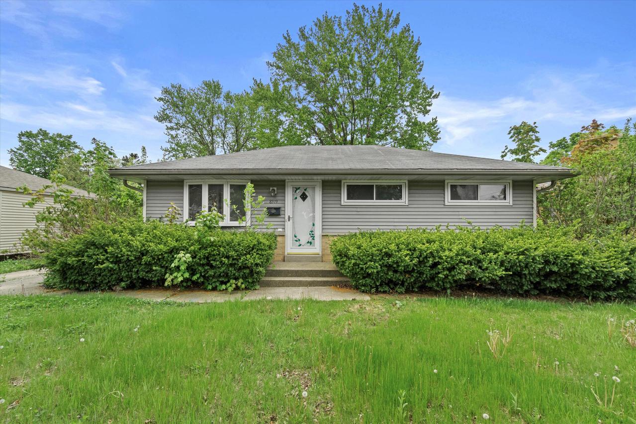 8919 W Custer Ave, Milwaukee, WI 53225