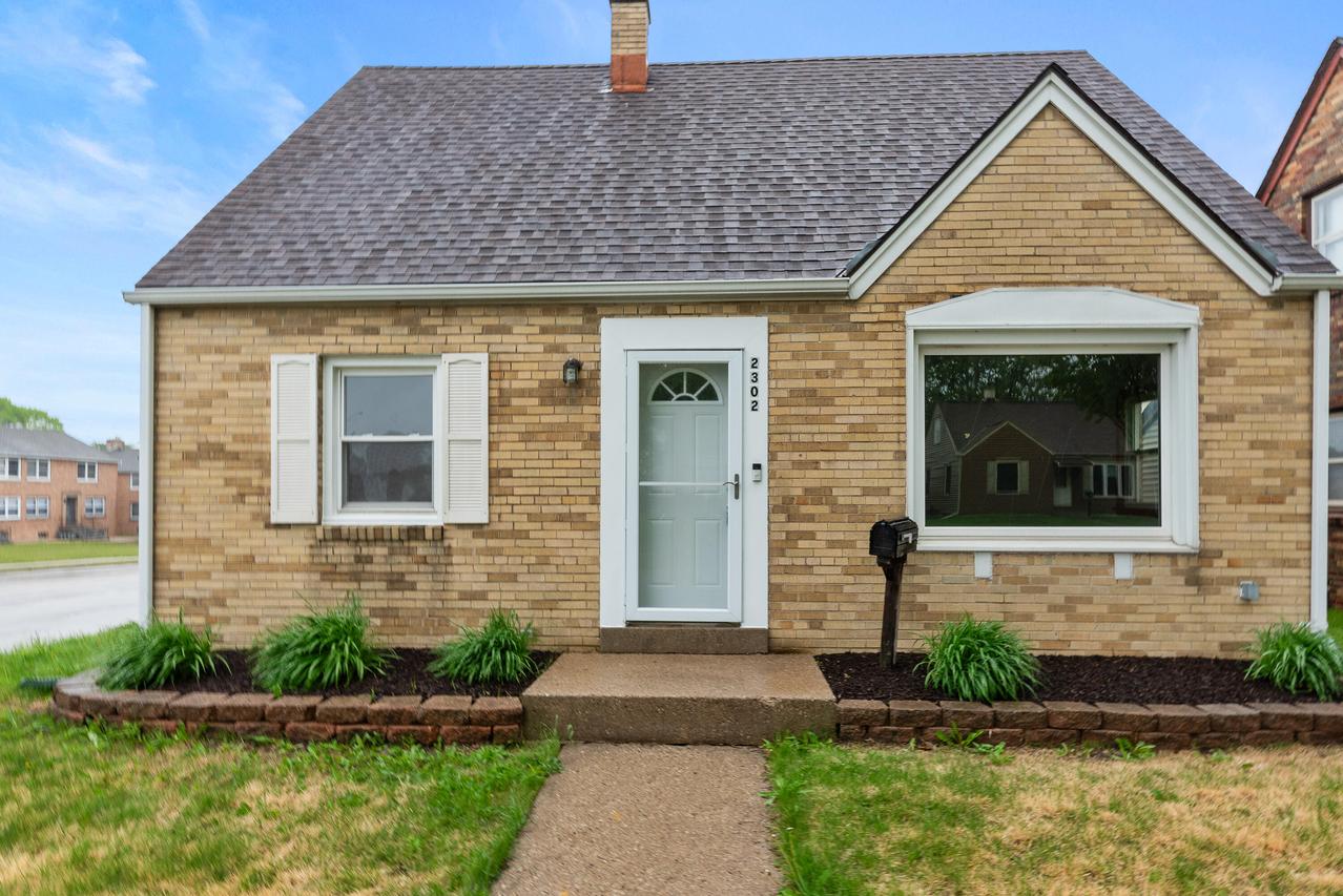 2302 S 75th St, West Allis, WI 53219