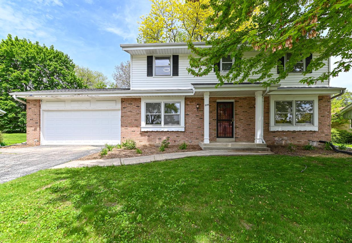 9530 W Debbie Ln, Milwaukee, WI 53224