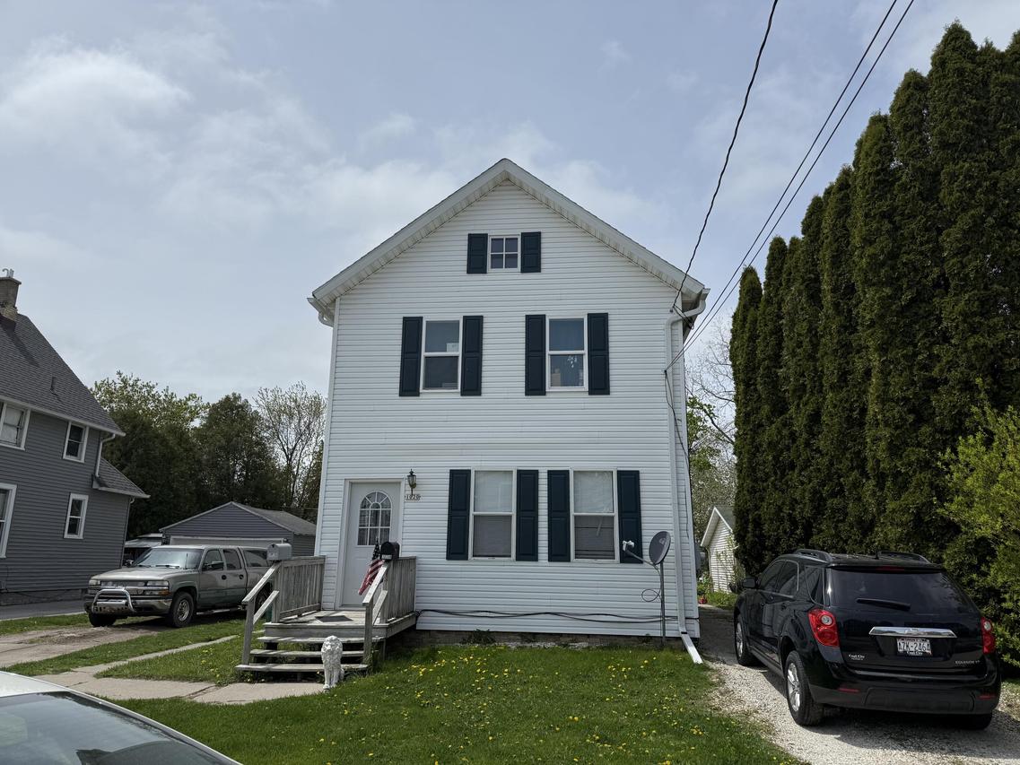 1020 S 15th St, Manitowoc, WI 54220
