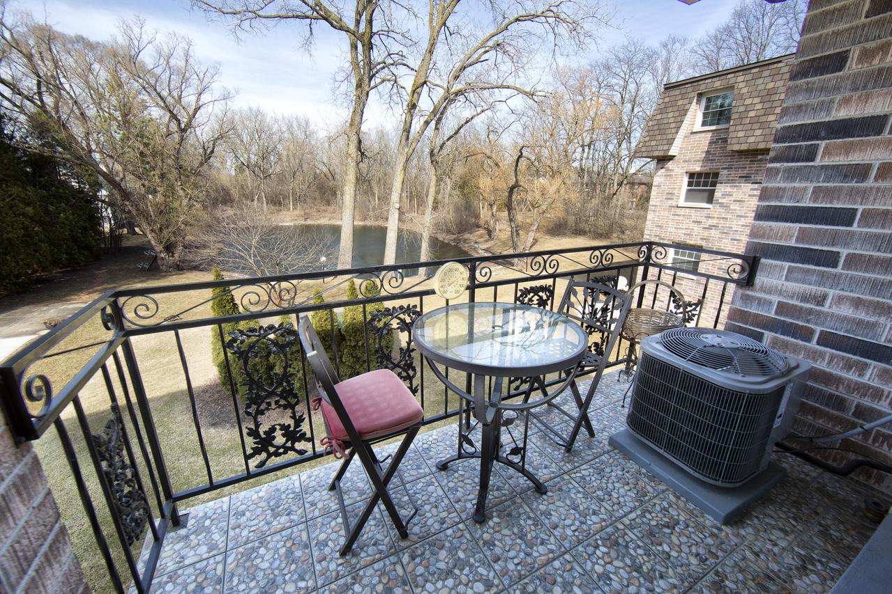 1730 W Green Tree Rd #204, Glendale, WI 53209