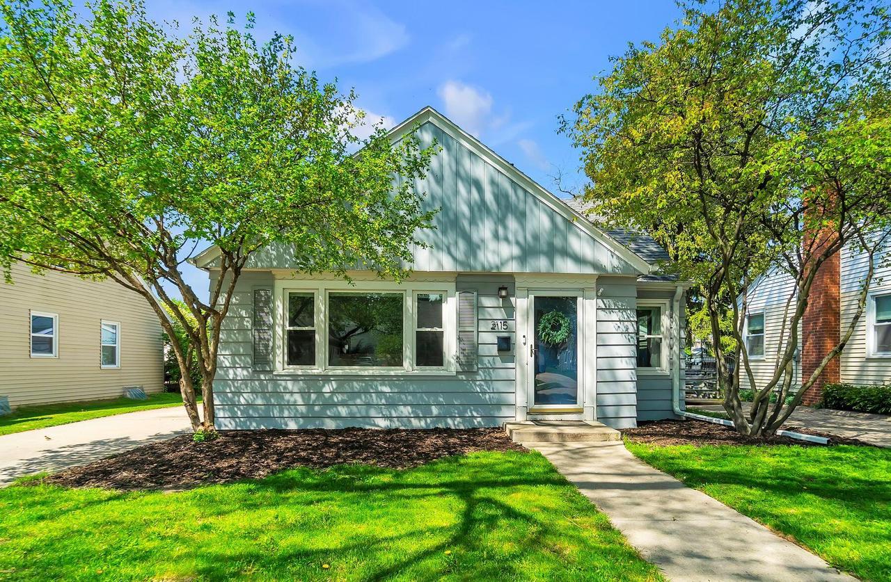 2115 N 85th St, Wauwatosa, WI 53226