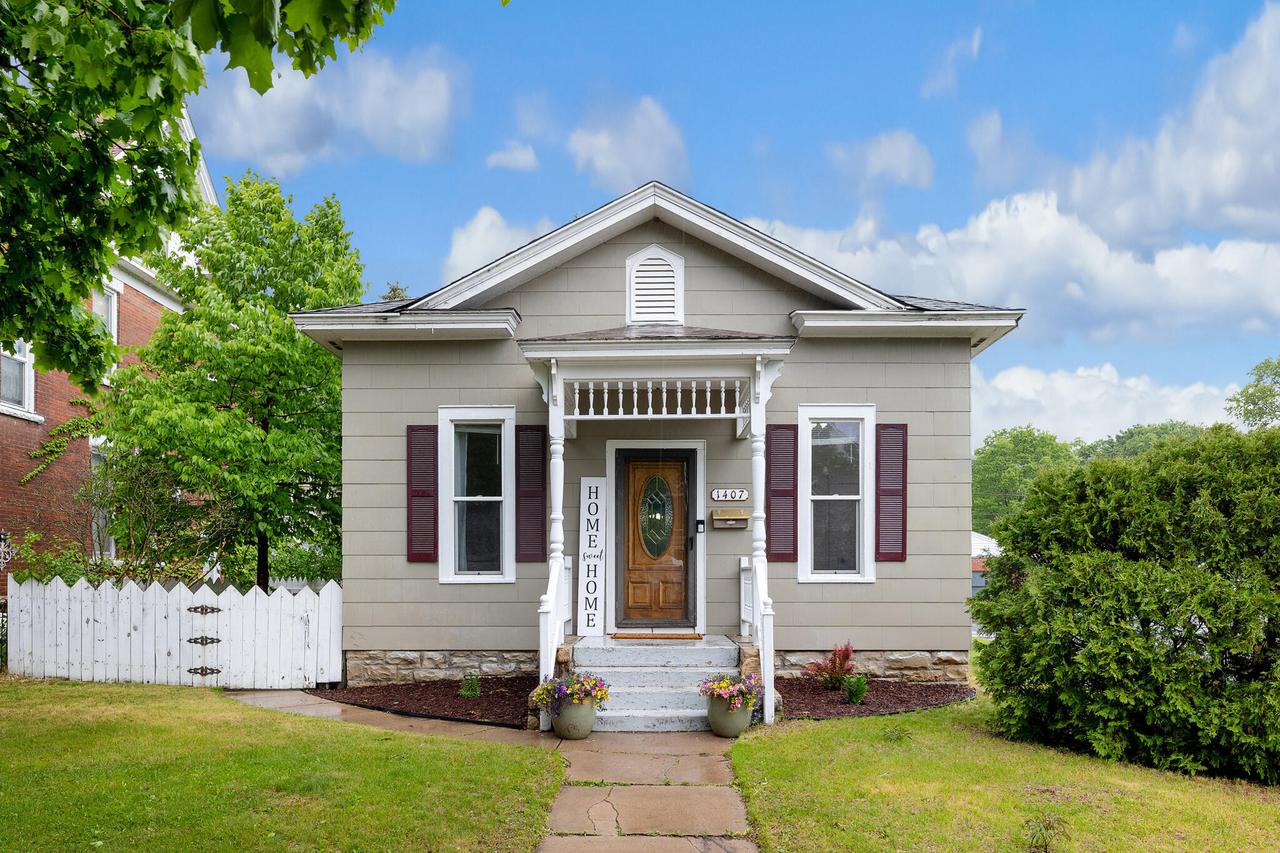 1407 Jackson St, La Crosse, WI 54601
