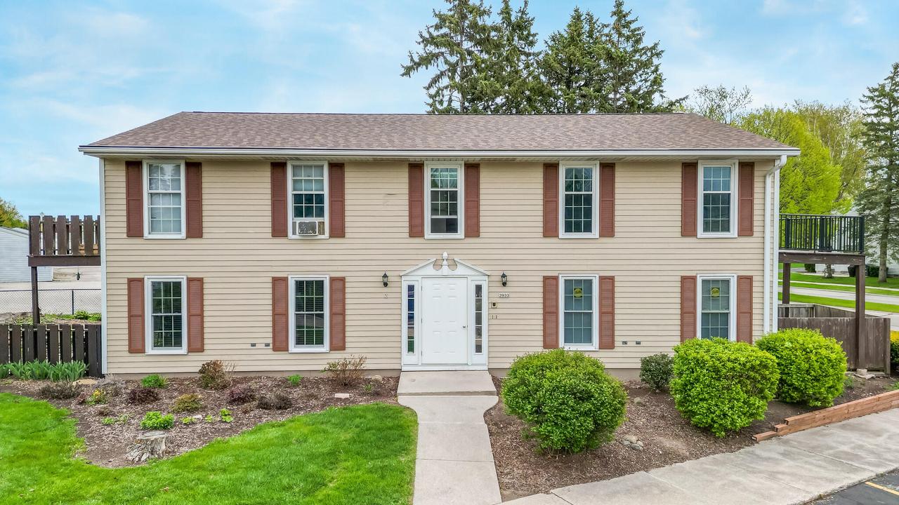 3933 Country Pl #D, Sheboygan, WI 53081