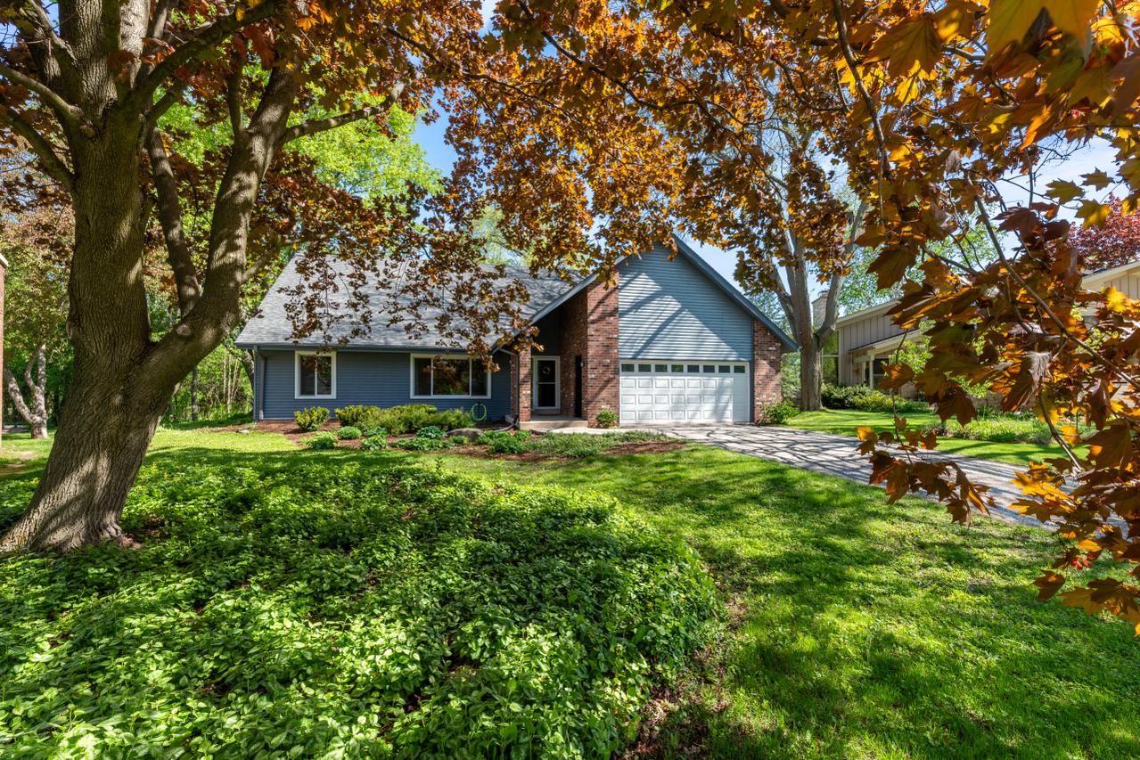 10331 N Flanders Ct, Mequon, WI 53092