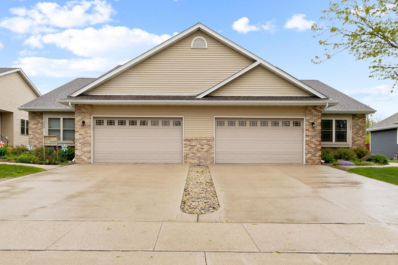 262 Silver Fox Dr, Kewaskum, WI 53040