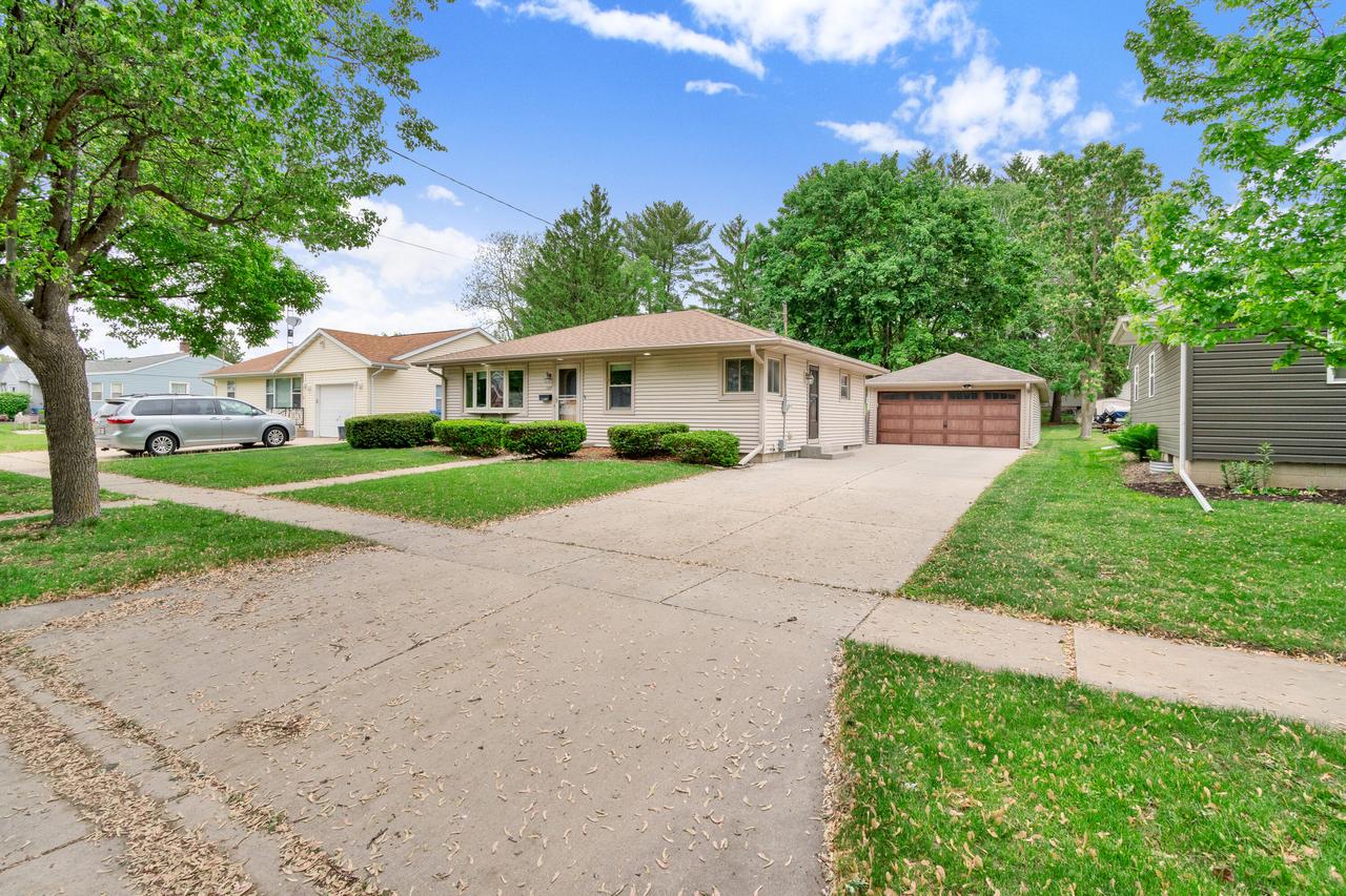 1317 Neenah St, Watertown, WI 53094