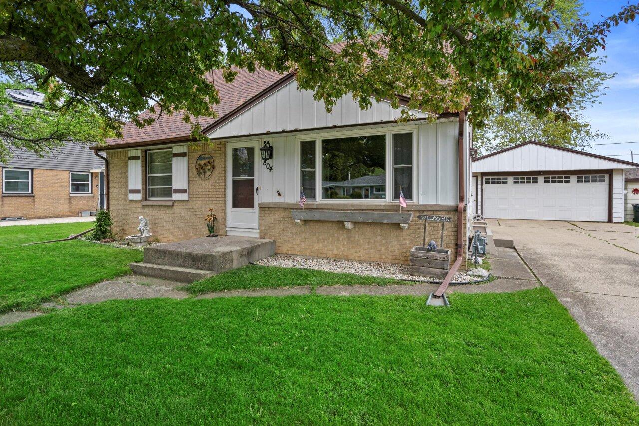 804 Clark Ave, South Milwaukee, WI 53172